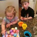 20140419-eggcoloring3-13