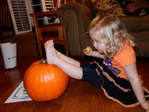 20141029-halloweenprep3-29